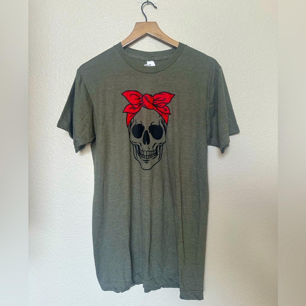 Par•Tee On Designs Skull Heathered Olive Green Graphic T-Shirt – Size M | NWOT